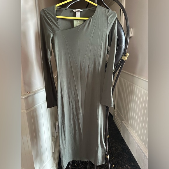 Woman’s Dress - Picture 5 of 7